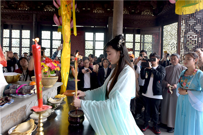 江南水乡狂欢节-第十八届中国乌镇乌村香市 (20)蚕花圣会.JPG